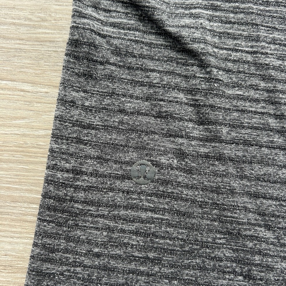 Lululemon Men's Small Metal Vent Tech Shirt Grey Black Ombre Stripe Short Sleeve - Picture 4 of 9